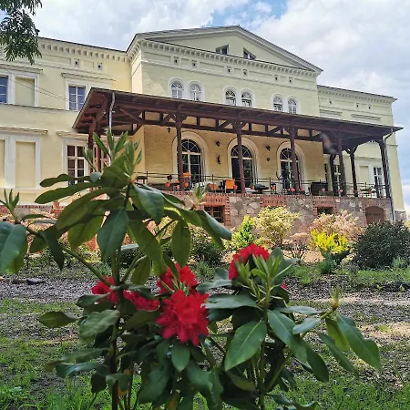 Palac Kwilecki -agroturystyka Premium & *