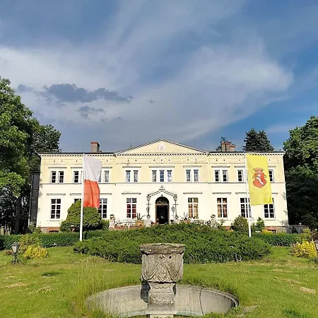 Palac Kwilecki -agroturystyka Premium & منتجع *