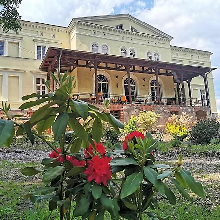 Palac Kwilecki -agroturystyka Premium & منتجع
